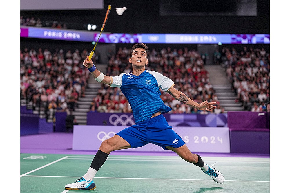 India's Lakshya Sen returns to Malaysia's Lee Zii Jia - | Photo: PTI/Ravi Choudhary